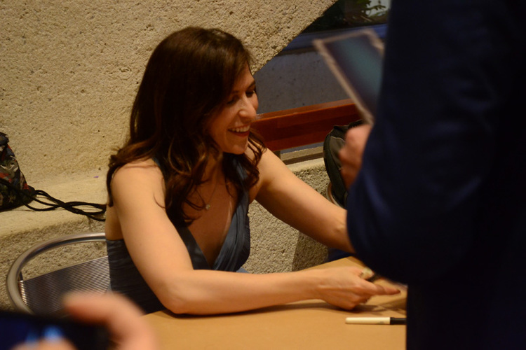 Firmando sus CDs en el Teatro Mayor 