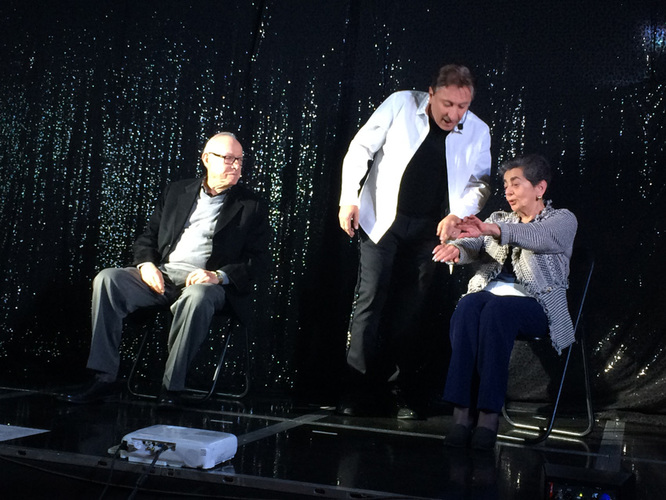 Simhon con voluntarios