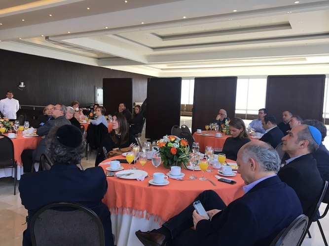 Desayuno de dirigentes