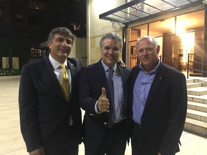 Marcos Peckel, Iván Duque y George Levi