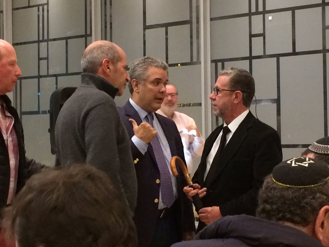 Saludo y preguntas al Candidato Duque