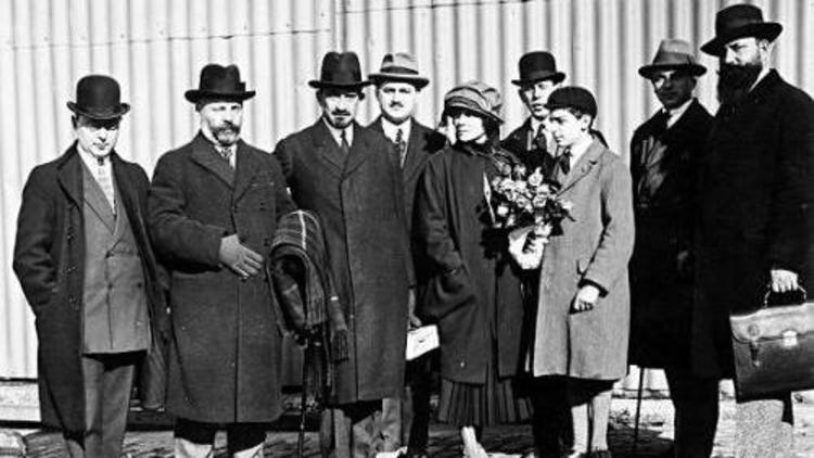 Chaim Weizmann (tercero de la izq) en Manchester. Foto: Getty Images