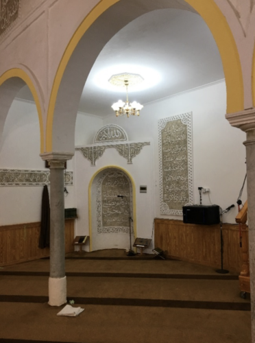 Mihrab, indica la dirección a la Meca. en dirección a Jerusalén.