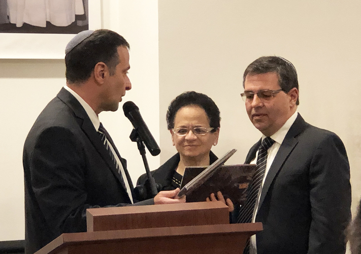 Placa de honor a Roberto Gerstenbluth e Hilda Demner